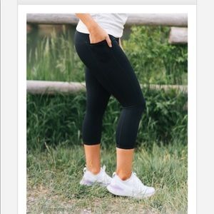 Zyia Black Brilliant Hi Rise Leggings- L (8/10)